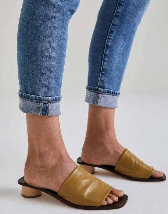 AG Adriano Goldschmied Women's The Legging Mid-Rise Slim Boyfriend Ankle Jeans